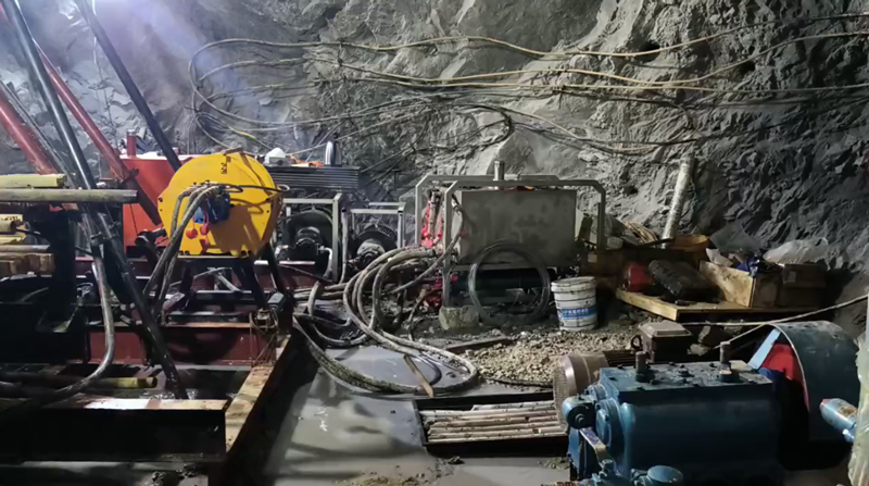 Soluções para plataformas de perfuração de túneis totalmente hidráulicas na indústria de exploração de recursos minerais