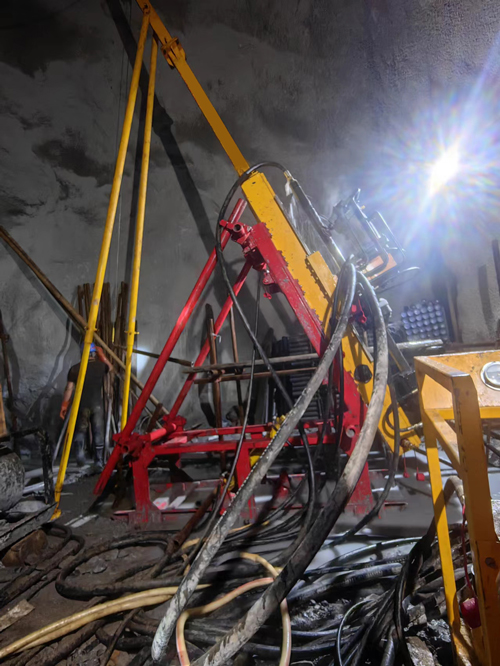 Soluções para plataformas de perfuração de túneis totalmente hidráulicas na indústria de exploração de recursos minerais